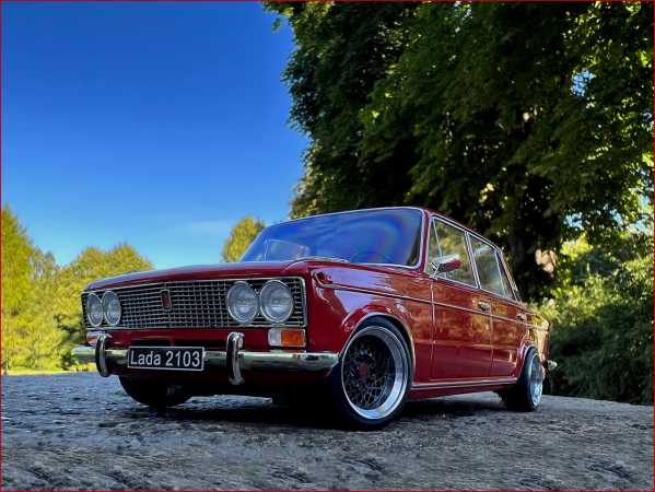 1:18 Lada 2103 / DDR Car - Rot.Edition -